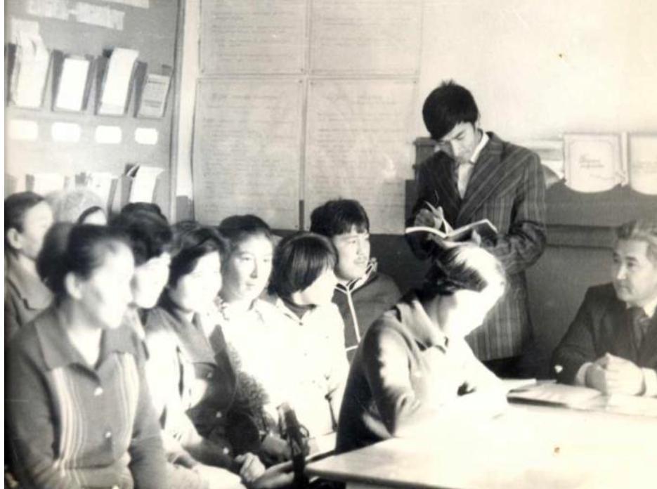 2. Ташаев Ма сотты жа а о улы тармен танысу с т Ташаев Максот знакомиться с новыми учебниками